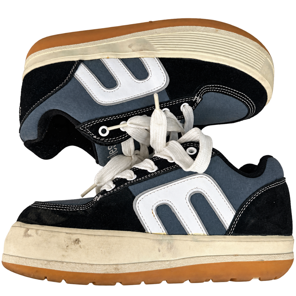 vintage etnies skate sneakers